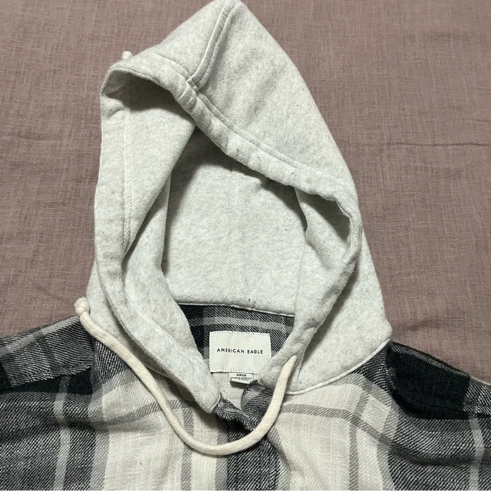 Women's American Eagle Hooded Flannel Black/White Size Small Spring Skate Grunge